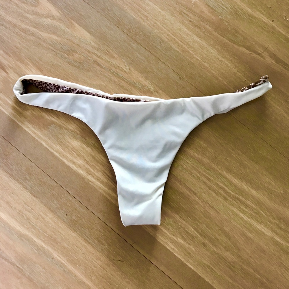 Acacia bottoms